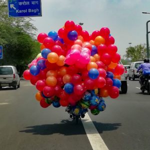 Scooter mit Luftballons