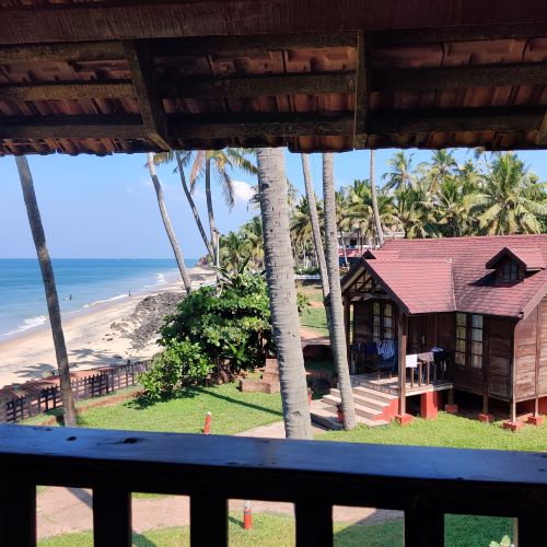 Blick auf Hütte am Strand Varkala Kerala Südindien Indien